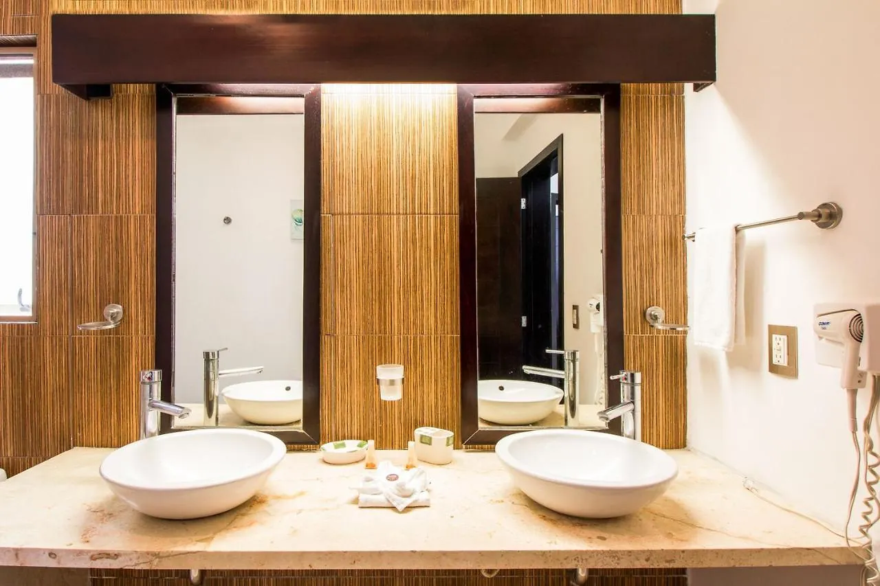 Corto Maltes 205 Ocean Front 2 Bdrs Apt 0*, Playa del Carmen